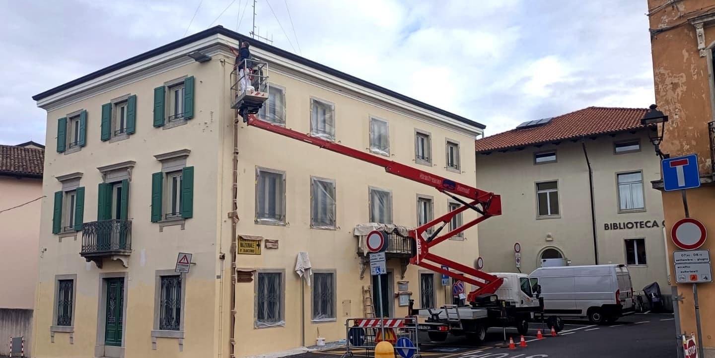 Pitture e stuccature esterne - Sede Anagrafe